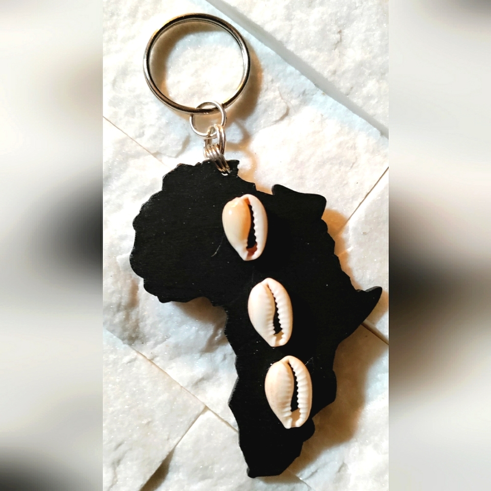 NEW Handcrafted Keychain / Bag Charm! Wooden Africa, Cowries. Unisex.